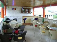 East Airport Guesthouse - Pensions