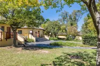 Shumba Valley Lodge Hotels in Lanseria