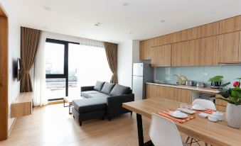 Quiet Hoang Quoc Viet Hotel & Apartment