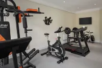 Ramada by Wyndham Cheltenham - gimnasio
