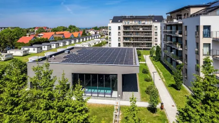 Apartamenty Sun & Snow Pięć Mórz z Basenem Отели рядом с достопримечательностью «Bagicz Kołobrzeg Airfield»