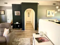 Centrally located @ heart of Sedona w NEW HotTub, King & 2 Queens, Pet Friendly!