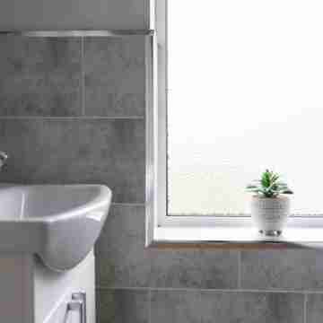 Hawthorn House-Sleeps 4-Pet Friendly-Parking Rooms