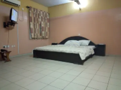 Hail Henrietta Hotel Отели в г. 