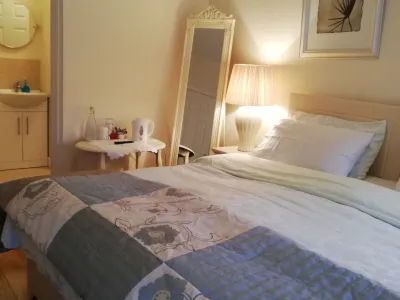 The Vee Guest Accommodation Hotels near Christ Church Cathedral, Church of Ireland