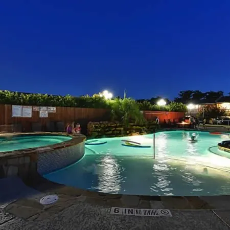 Sunday House Inn and Suites
