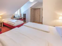 Hotel Eder Các khách sạn gần Cổng Karlstor