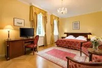 Castle Hotel Grof Degenfeld Superior - Pools