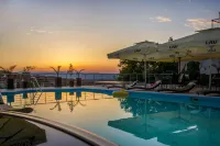 Hotel Tami Residence - Pools