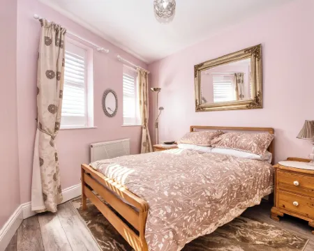 Beach Dreamland Restaurants Nearby- Sunny Garden Hotels in Margate