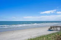 Oceanfront Patio Pool Tennis BBQ Free Parking Hotels in Crescent Beach