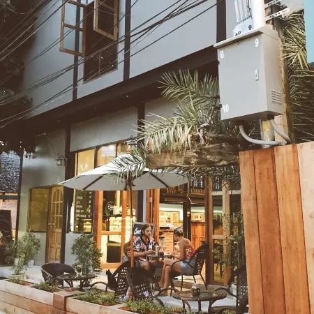 Bloom Cafe & Hostel