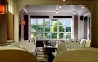 Le Manoir Hotels in Orchies