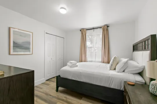 New St Pete Retreat - Newly Updated Pet Friendly Hotels in Lealman