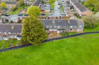 Ranworth-House - Holiday Home in Bedford, Sleeps 5