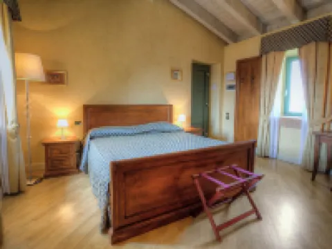 เรเลส์ลาคอลอมบารา โรงแรมในTravo