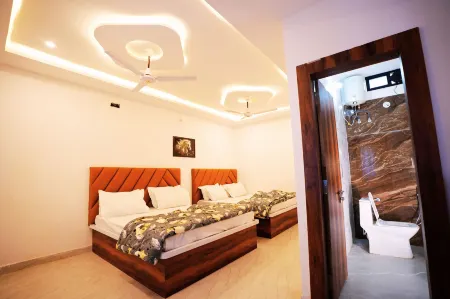 SAATWIK HOTEL Отели в г. Чхатарпур