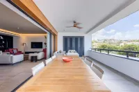 NEW Luxury Ocean View Stay at The Shore Blue Bay Hotels in Sint Michiel