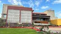 Lion Park Hotel & Resort Hotels in Malanka