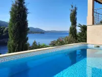 Beachfront Luxury Villa With Private Pool and Stunning Sea Views Hoteles en Čara