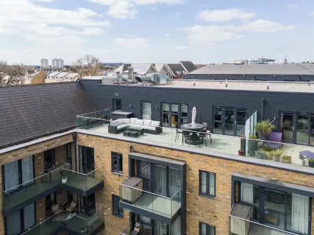 Serenity by the Water 3 bedroom London Отели в г. Айлворт