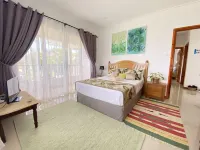 Dusk to Dawn Hotel a Glacis