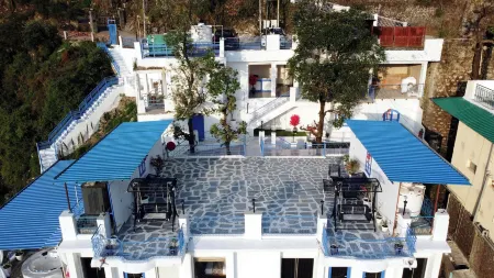 A Santorini Home - by le Rêve 5Mins from Mall Road Отели рядом с достопримечательностью «Mall Rd»