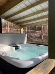Backwoods Getaway Cozy Villa for 12 with Hot Tub Game Room - Homestays