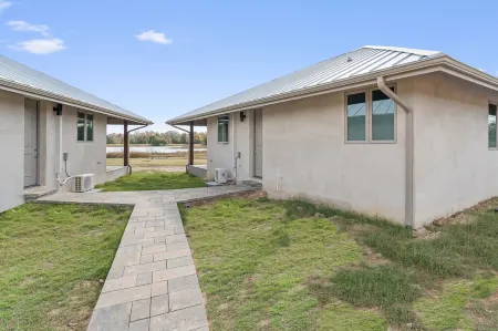 Lakeside Family Getaway – Amenity Packed