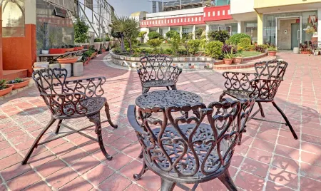 Treebo Sky 5 Отели в г. Манимажра