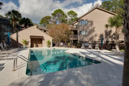 Spacious Condo in the Heart of Hilton Head Отели в г. Хилтон-Хед-Айленд