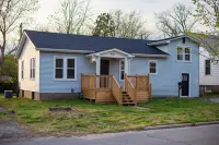 Next Door to Mercy Hospital - Pet Friendly - Fast Wifi