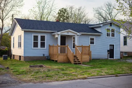 Next Door to Mercy Hospital - Pet Friendly - Fast Wifi