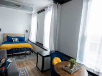 Cozy studio in enchanting downtown Warrensburg with full kitchen, AC, WiFi Hotels in Warrensburg