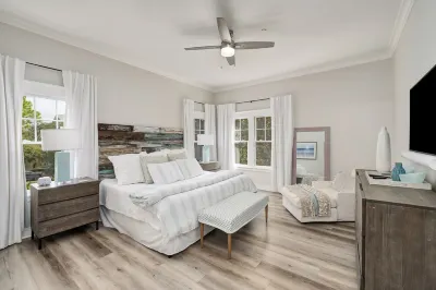 Experience Luxury and Location in WaterColor! Hotel in zona Beach Ready Spa