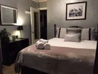 RIVERFRONT, KAYAKS, DOCK, YARD, VIEW,  HOT TUB, POOL TABLE, BBQ, 5 STAR