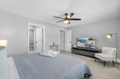 Paradise Pool & Golf retreat in the heart of Tampa, Florida! Sunglass Hut 주변 호텔