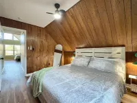 New! Hot Tub, Climbing Wall, Fully-Fenced, Arcade Barrel, EV Charger, Families!