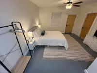 Stylish and Simplistic 1-Bedroom, 2-bathroom apartment at Locklairs Landing.