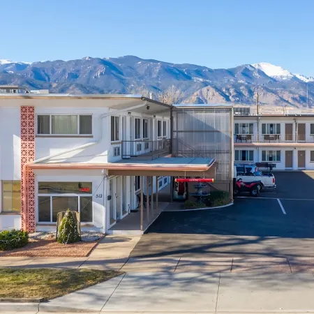 Nevada Flats Hotel Отели рядом с достопримечательностью «Концертный зал Pikes Peak Center»