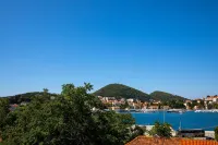 Apartments and Rooms Villa Naida