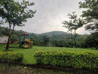 Jumbo Paradise فنادق في Shindgaon
