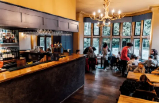 梅納德 德比郡河谷酒店