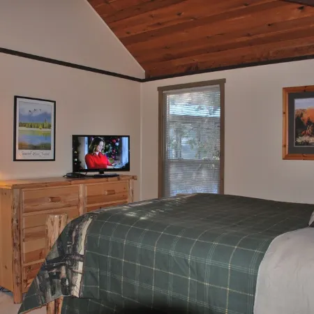 Reimagine your vacation @ this Charming Pet Friendly Sunriver home that sleeps 8