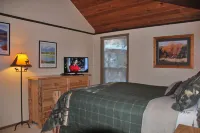 Reimagine your vacation @ this Charming Pet Friendly Sunriver home that sleeps 8