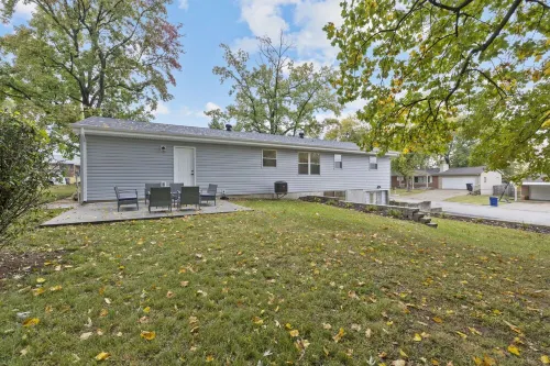 Charming 4BR near Convention Ctr., Main St, & LU -just 11 minutes to STL Airport Hotels in Frontier Township