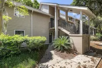 Seabrook Island Golf, Bike, Beach, Tennis, Pickleball, Pool, Equestrian Отели рядом с достопримечательностью «Seabrook Beach»