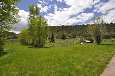 Gorgeous Pet-friendly Boutique Ranch ! Next to  skiing, fishing, rafting Hotels near Aspen Snowmass Business Offices