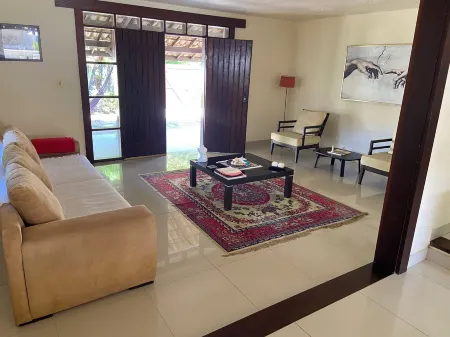 House in Vilas do Atlântico Отели рядом с достопримечательностью «Parque Ecológico de Lauro de Freitas»