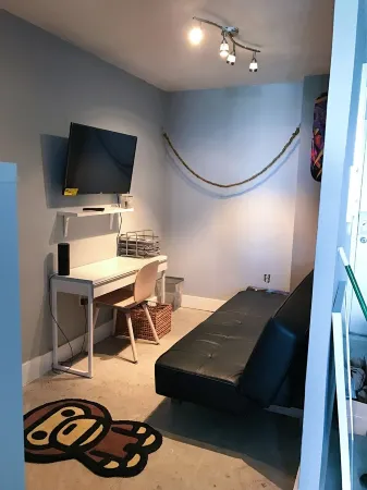 NEWLY RENOVATED SMART HOME CONDO WITH CITY VIEW!!! Отели в г. Север Майами